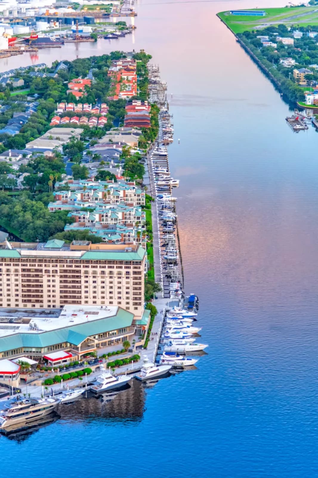 Der Hafen von Tampa mit Marina und Promenade