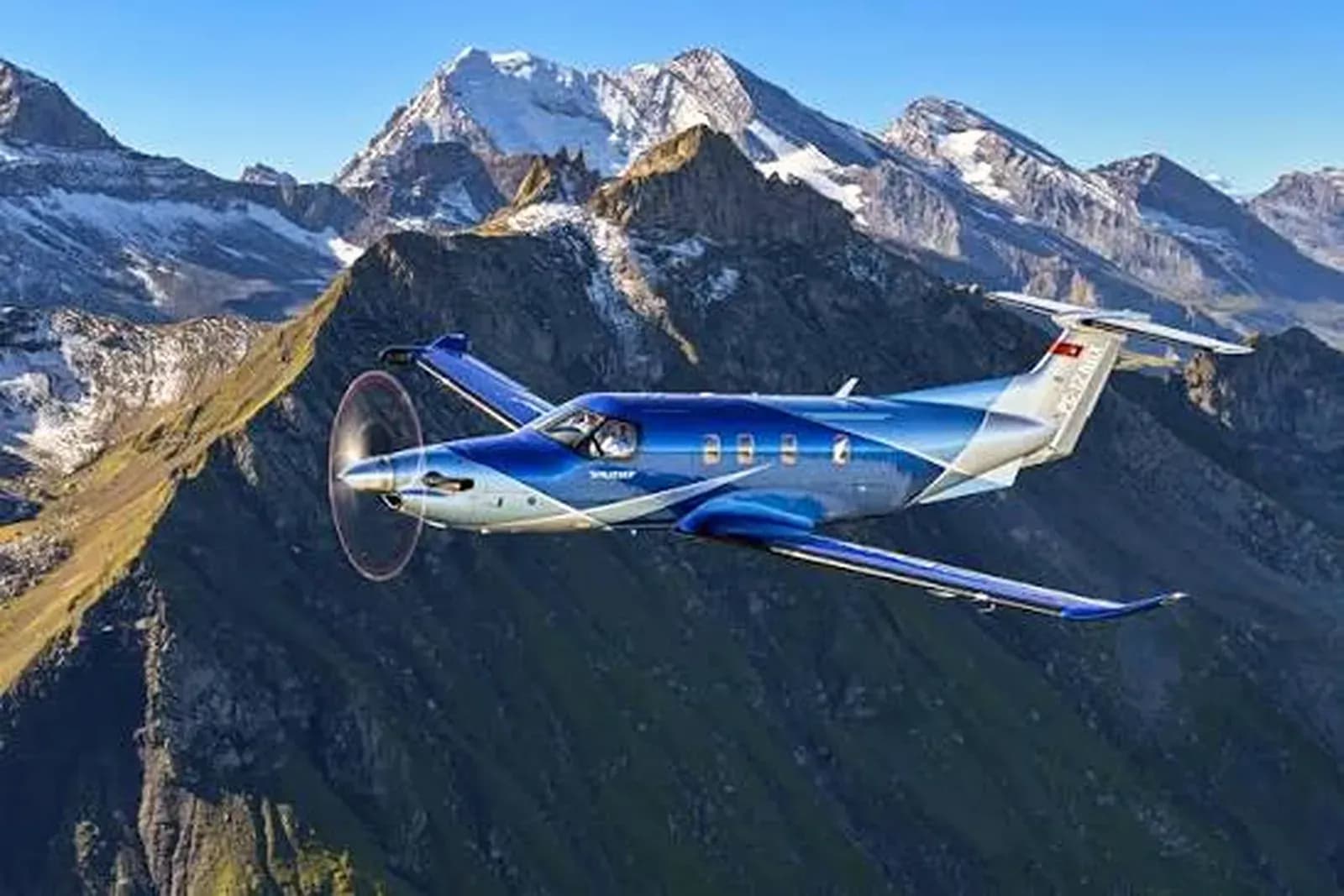 Die Pilatus PC-12 über den Alpen
