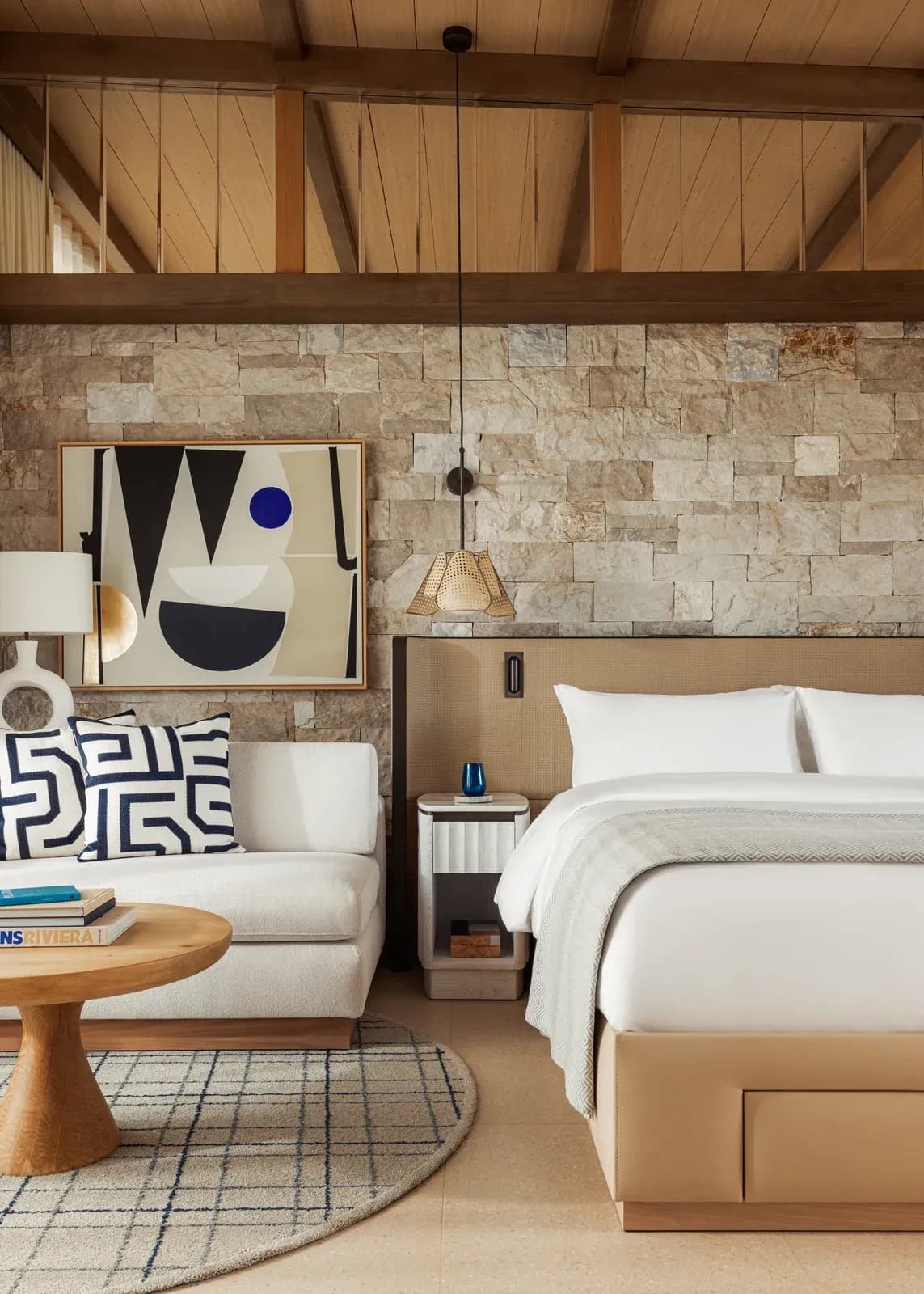 One&Only Aesthesis – Schlafzimmer eines Bungalows im Mid-Century-Stil
