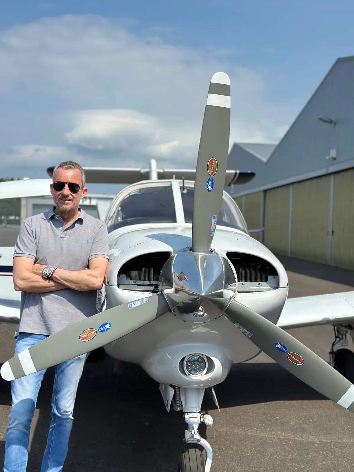 Piper PA-28 Turbo Arrow auf dem Vorfeld
