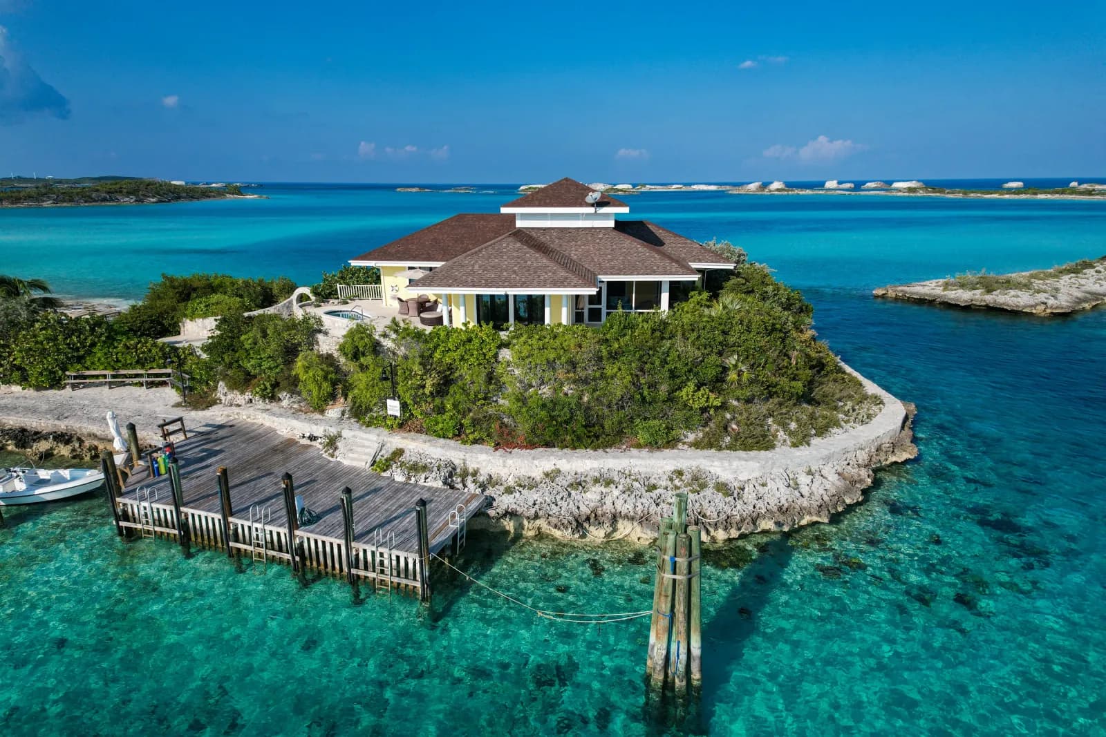 Villa auf der Insel mit eigenem Steg