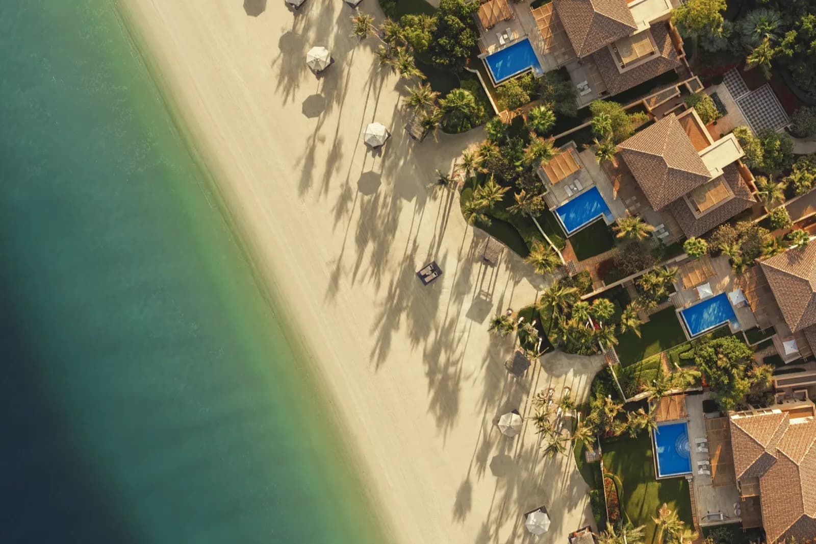 One&Only The Palm – Strand und Villen mit Privatpools von oben