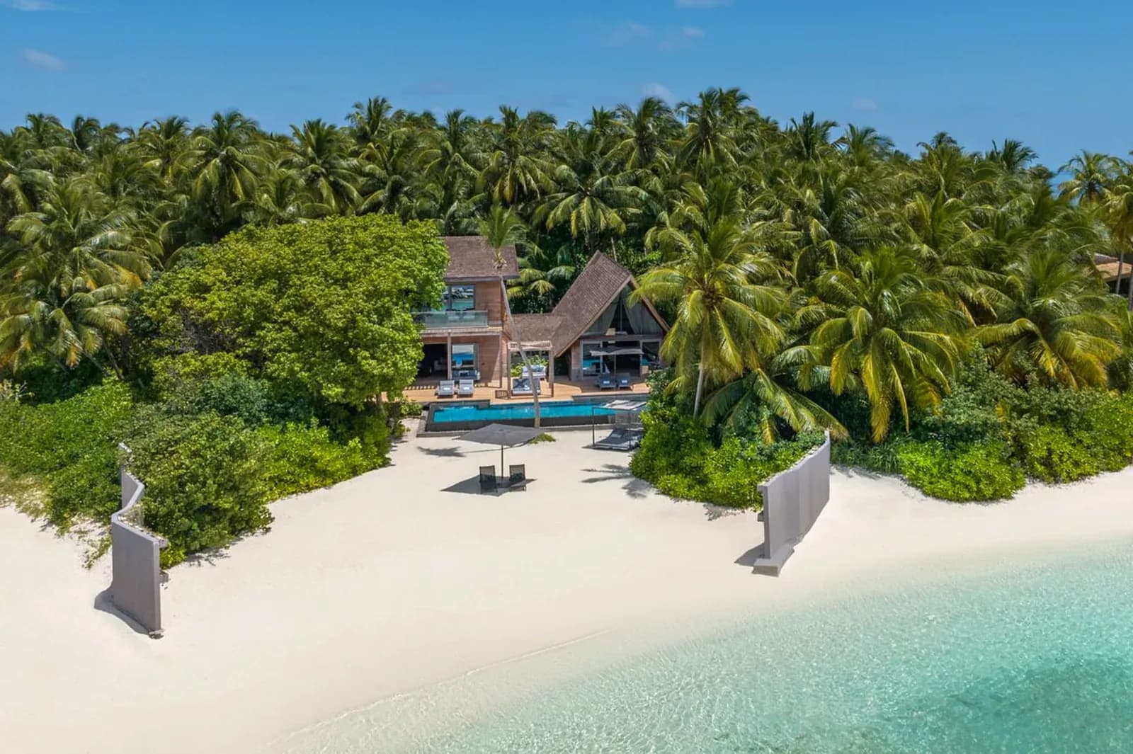 Das St. Regis Maldives Vommuli Resort im Dhaalu-Atoll