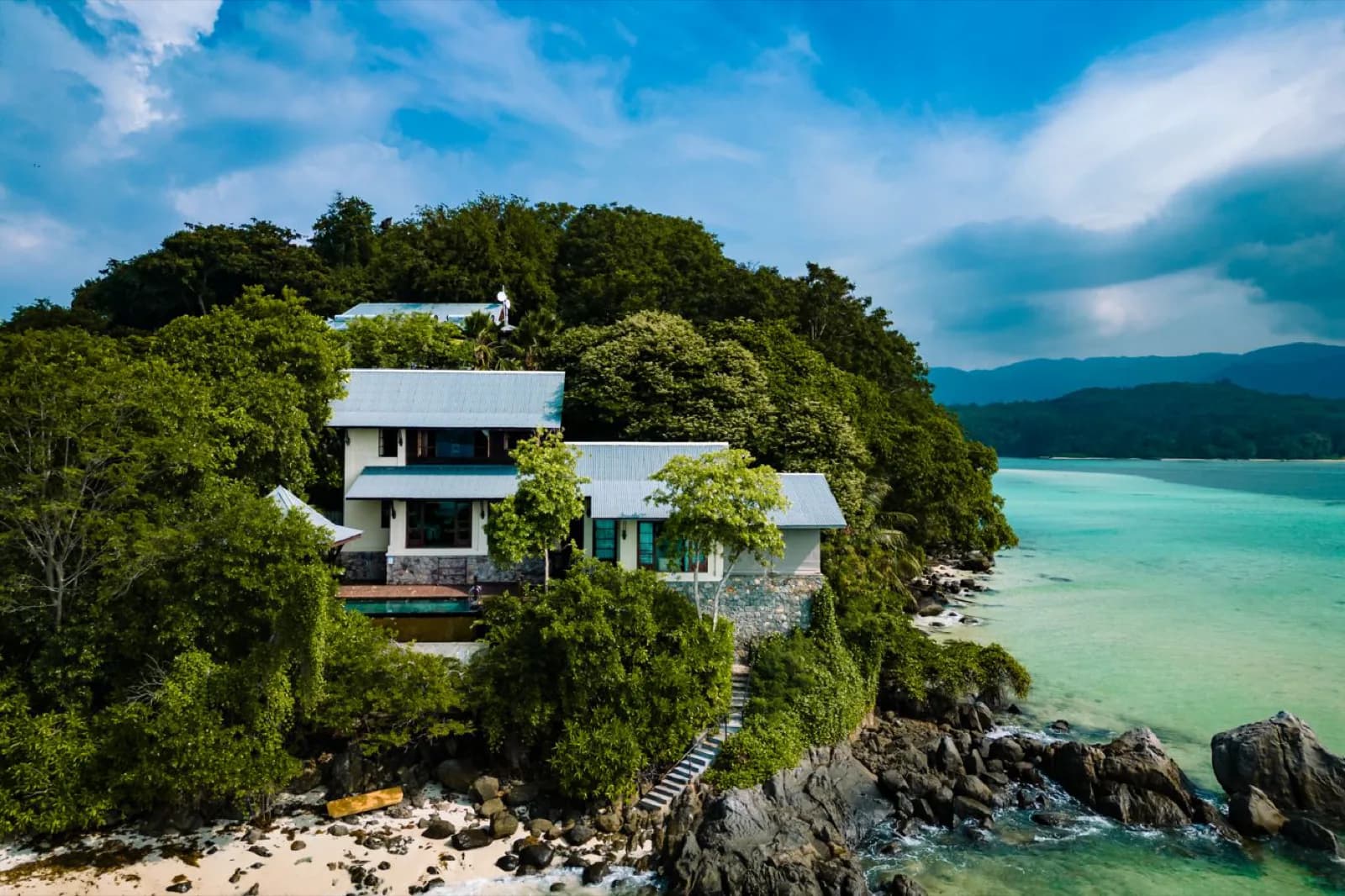Enchanted Island Resort – Villa über den Felsen mit Blick auf die Bucht