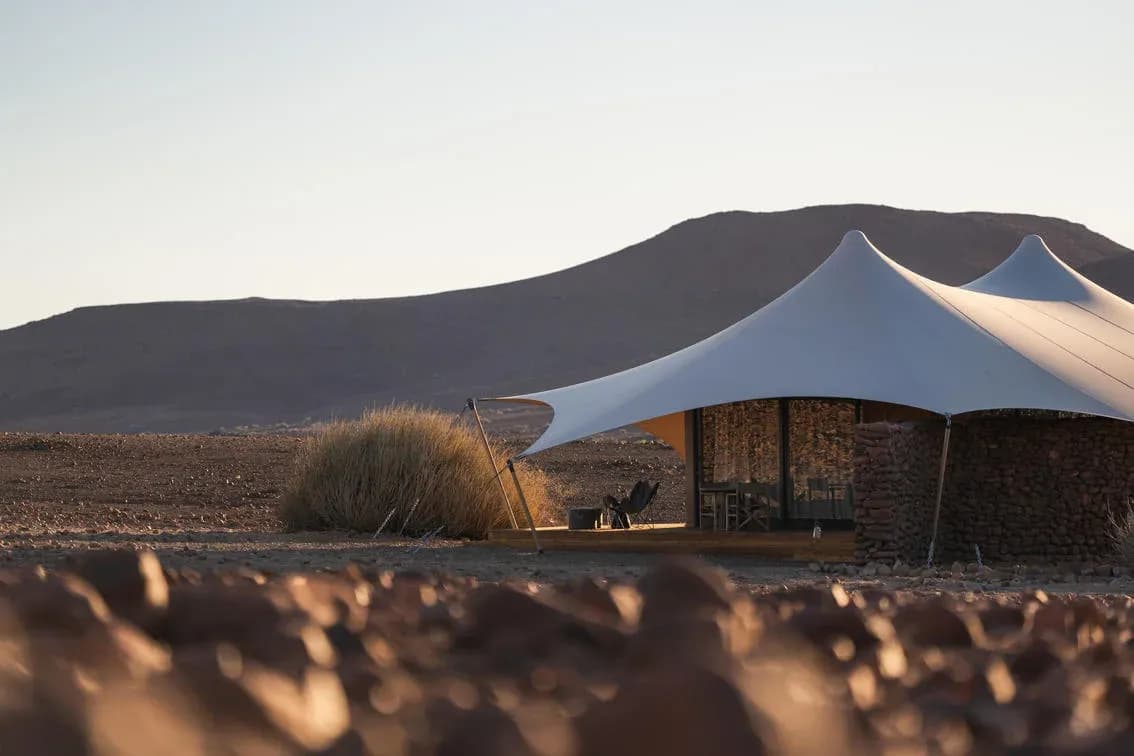 Desert Rhino Camp, Zelt in der Geröllebene