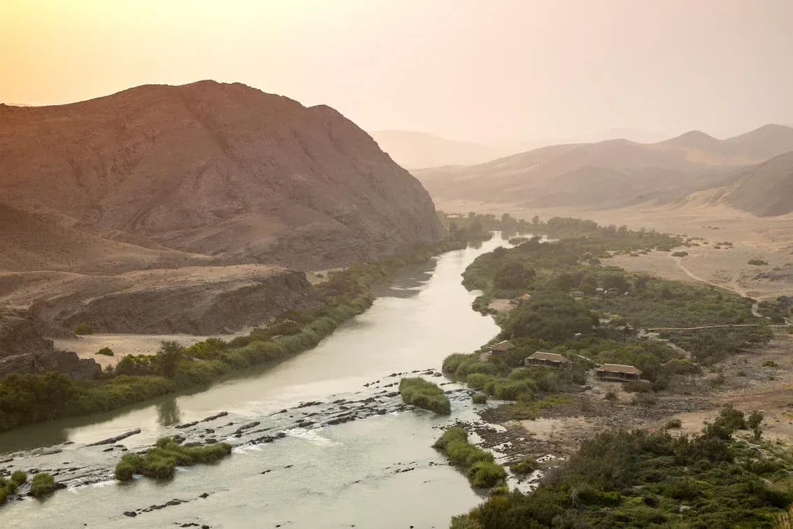 Der Kunene zwischen den Bergen an der Grenze zu Angola
