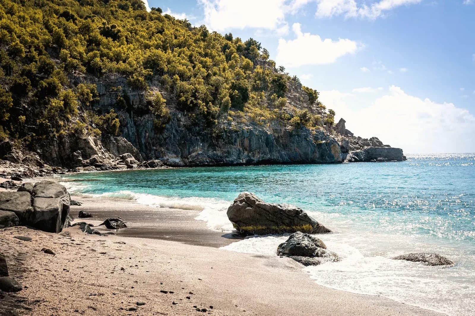 Cheval Blanc St. Barth – Felsbucht und Strand in der Nachbarschaft