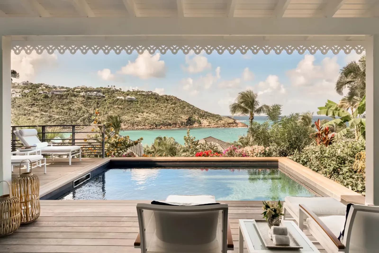 Rosewood Le Guanahani – Terrasse mit eigenem Pool und Blick auf die Küste